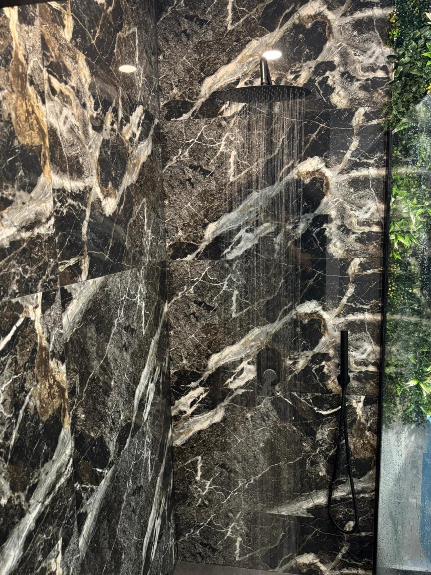 Ylly Aparts Braşov Exteriör bild