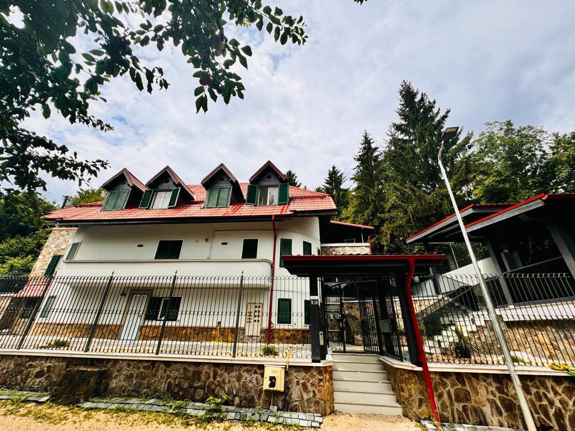 Ylly Aparts Braşov Exteriör bild